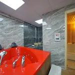 ホテル Cave Rooms&pool