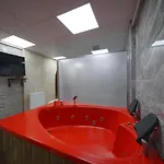 ホテル Cave Rooms&pool