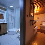 Cave Rooms&pool ホテル 2*