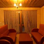 ホテル Cave Rooms&pool