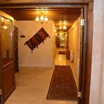 ホテル Cave Rooms&pool 2*