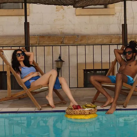 Cave Rooms&pool Готель 2*