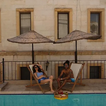 Cave Rooms&pool Гьореме