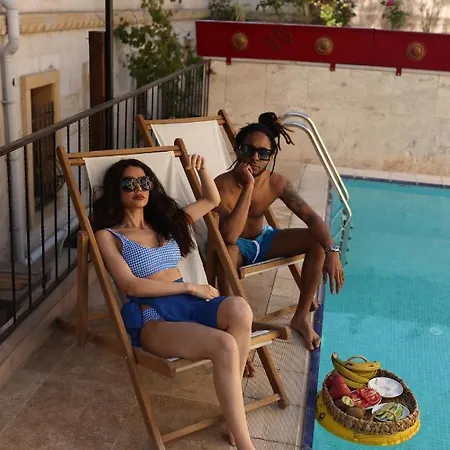 Готель Cave Rooms&pool