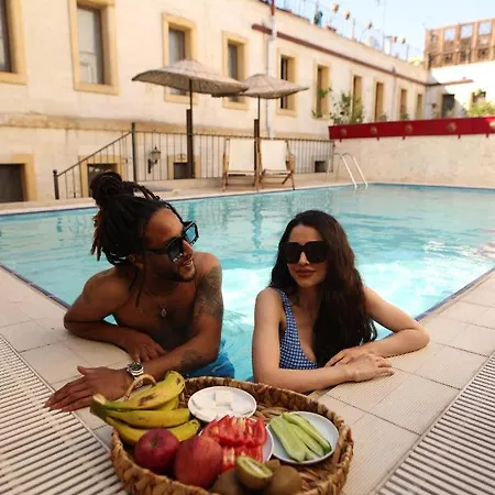 Cave Rooms&pool Готель