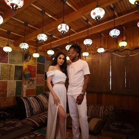 ホテル Cave Rooms&pool ギョレメ