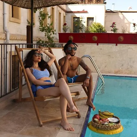 ホテル Cave Rooms&pool ギョレメ