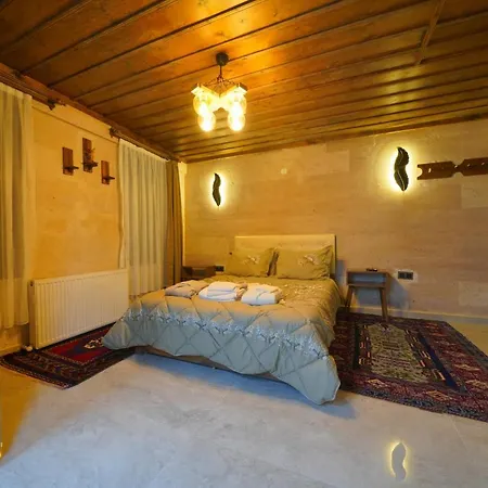 ホテル Cave Rooms&pool