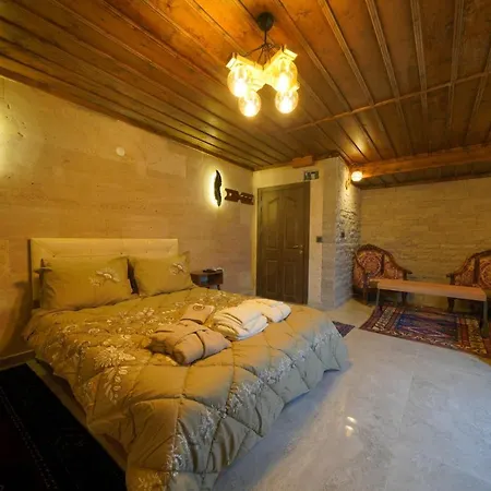 ホテル Cave Rooms&pool