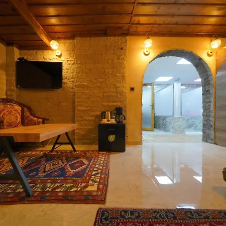 Cave Rooms&pool Гьореме