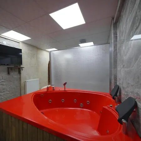 ホテル Cave Rooms&pool