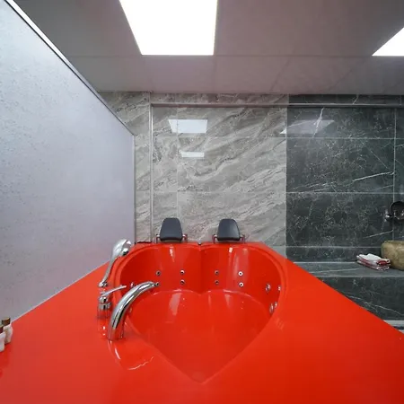 Готель Cave Rooms&pool 2*