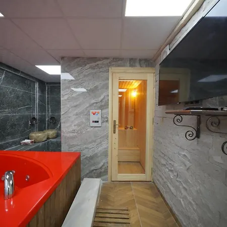 Cave Rooms&pool ホテル