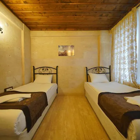 Готель Cave Rooms&pool