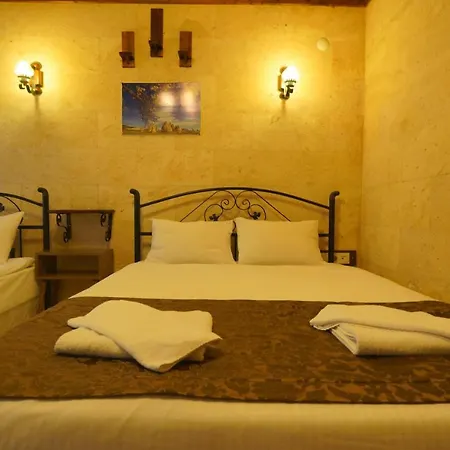 Cave Rooms&pool Готель Гьореме