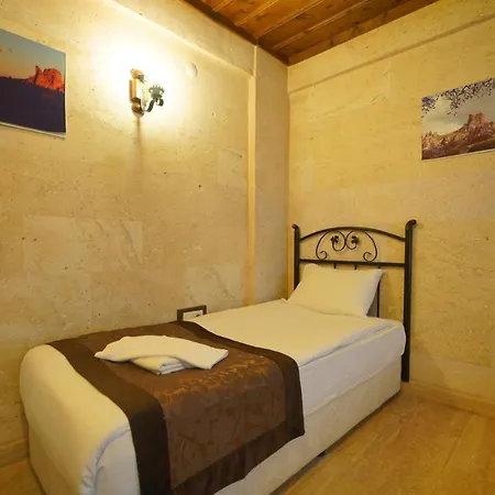 מלון Cave Rooms&pool גורמה
