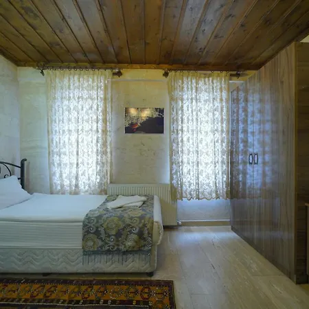 Cave Rooms&pool Hotel
