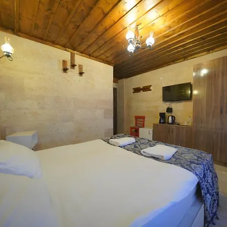 מלון Cave Rooms&pool גורמה
