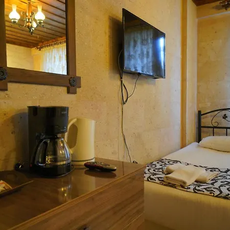 Cave Rooms&pool מלון 2*