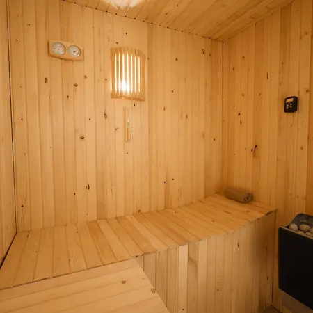 Cave Rooms&pool Готель