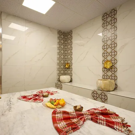 ホテル Cave Rooms&pool