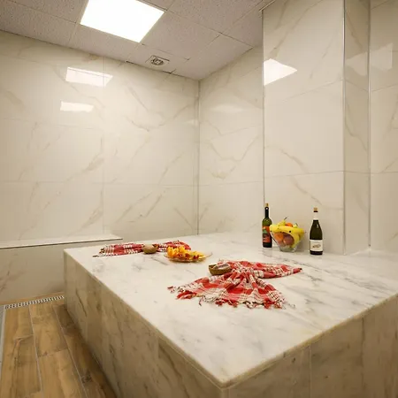 Cave Rooms&pool ホテル 2*