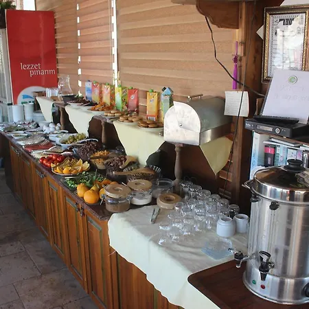 Cave Rooms&pool ホテル ギョレメ