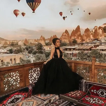 Cave Rooms&pool 2* ギョレメ