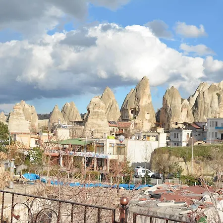 Cave Rooms&pool ホテル ギョレメ