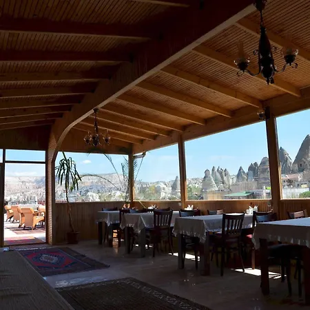 Cave Rooms&pool ホテル