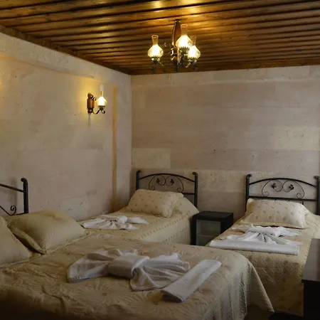 Cave Rooms&pool ギョレメ