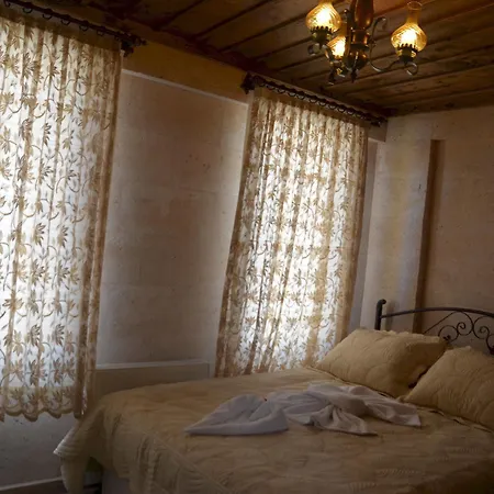 Cave Rooms&pool 2*
