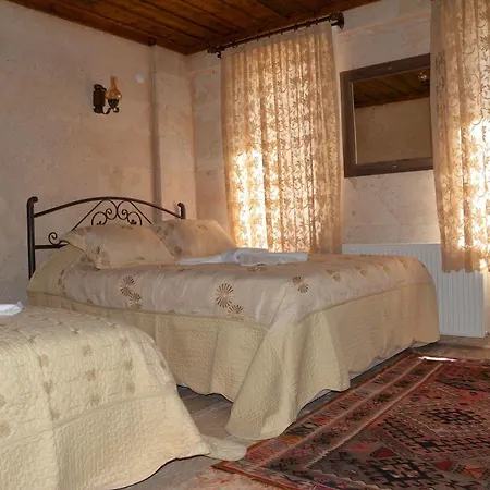 Cave Rooms&pool Готель 2*