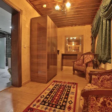 ホテル Cave Rooms&pool 2*