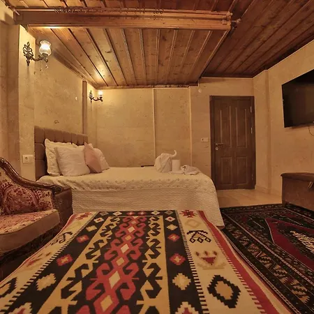 Cave Rooms&pool Готель Гьореме