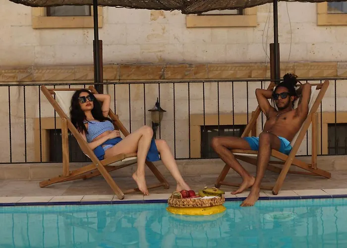 Cave Rooms&pool Hotel 2*