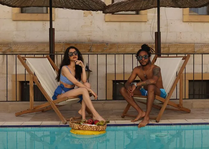 Cave Rooms&pool Hotel