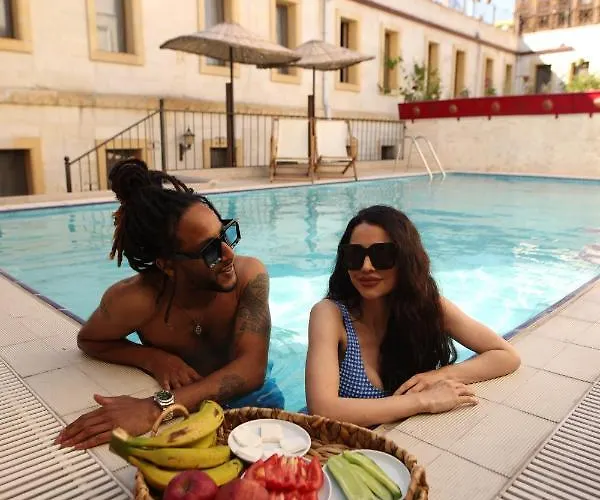 Cave Rooms&pool Hotel