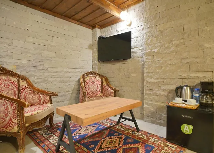 Cave Rooms&pool Hotel