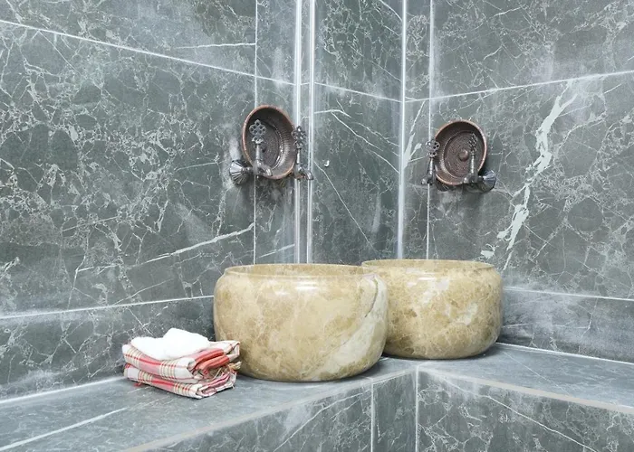 Cave Rooms&pool Hotel 2*