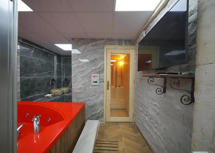 Cave Rooms&pool Hotel